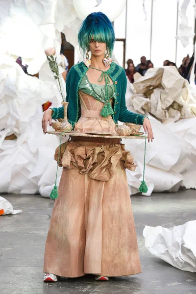 Look 17